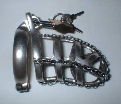 Cage de chastet� d�cor�e de cha�nes
