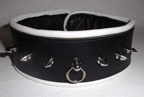 Collier cuir noir et blanc avec pointes