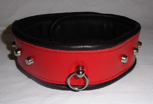 Collier cuir clout rouge et noir